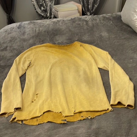 Givenchy‎ - Picture 6 of 7